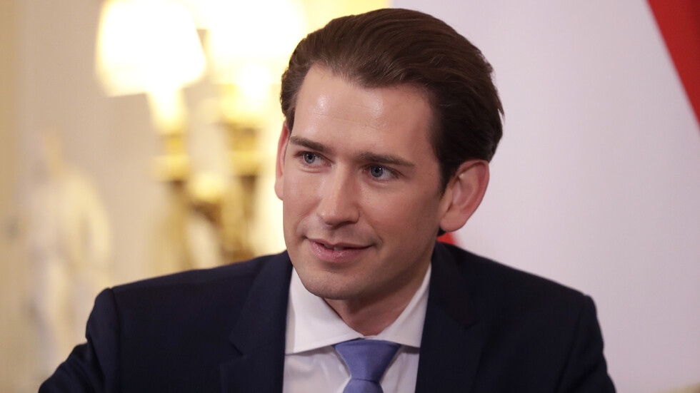 Австрийският канцлер Себастиан Курц подаде оставка тази вечер съобщи Блумбърг